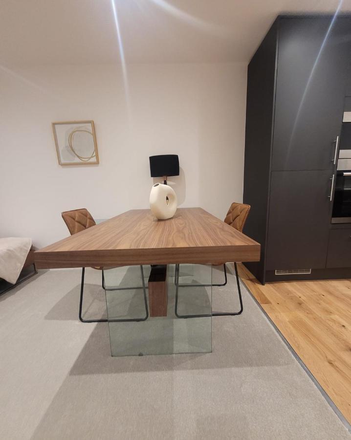Luxury 1 Bed Apartment In The Heart Of Rochester Wainscot Exteriér fotografie