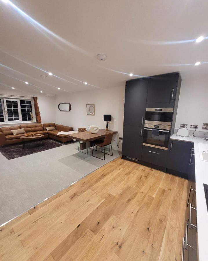 Luxury 1 Bed Apartment In The Heart Of Rochester Wainscot Exteriér fotografie