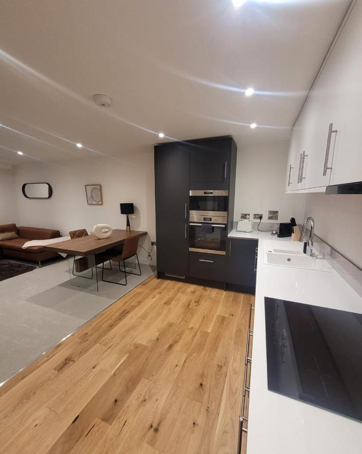 Luxury 1 Bed Apartment In The Heart Of Rochester Wainscot Exteriér fotografie