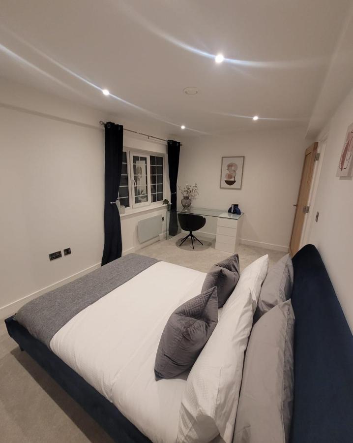 Luxury 1 Bed Apartment In The Heart Of Rochester Wainscot Exteriér fotografie