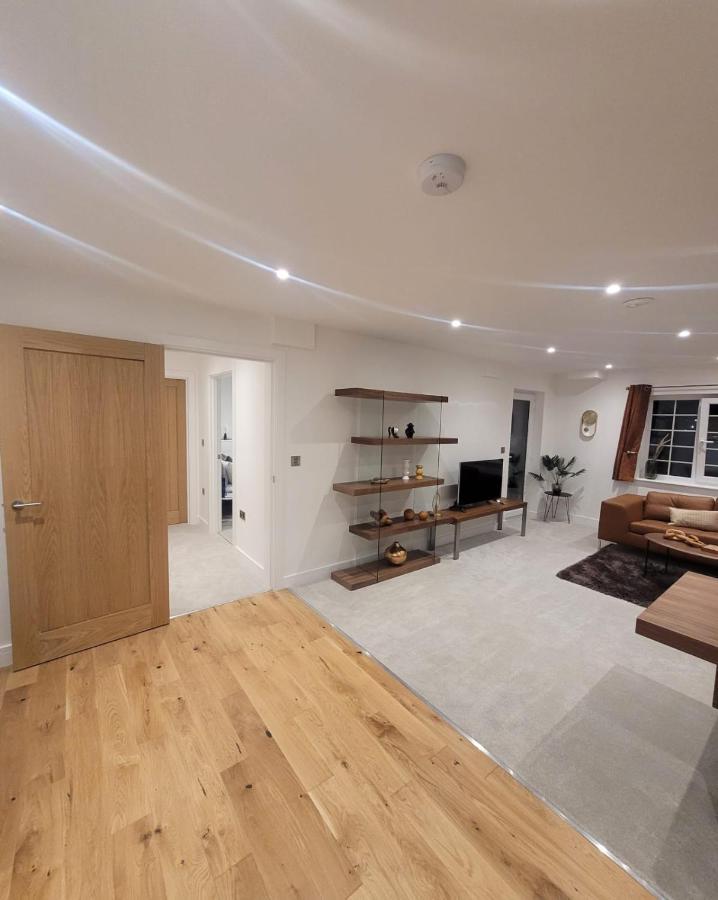 Luxury 1 Bed Apartment In The Heart Of Rochester Wainscot Exteriér fotografie
