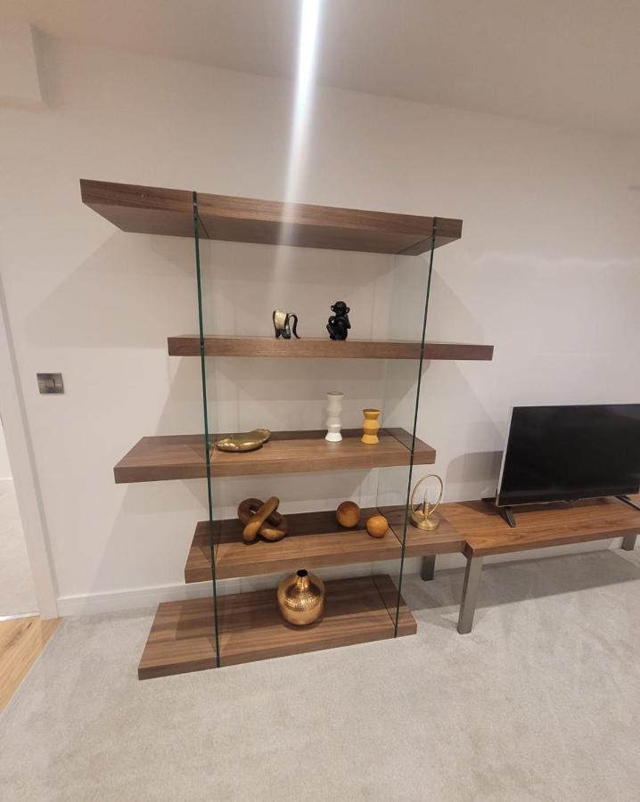 Luxury 1 Bed Apartment In The Heart Of Rochester Wainscot Exteriér fotografie