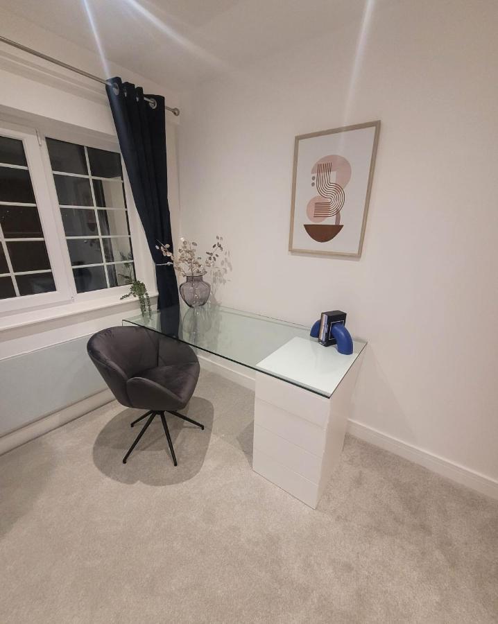 Luxury 1 Bed Apartment In The Heart Of Rochester Wainscot Exteriér fotografie