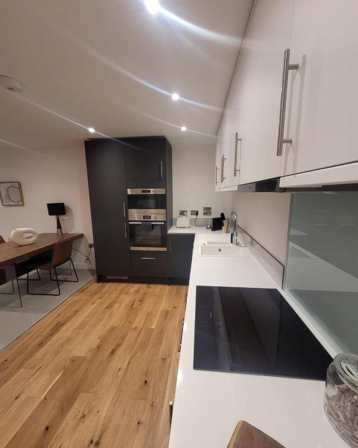 Luxury 1 Bed Apartment In The Heart Of Rochester Wainscot Exteriér fotografie