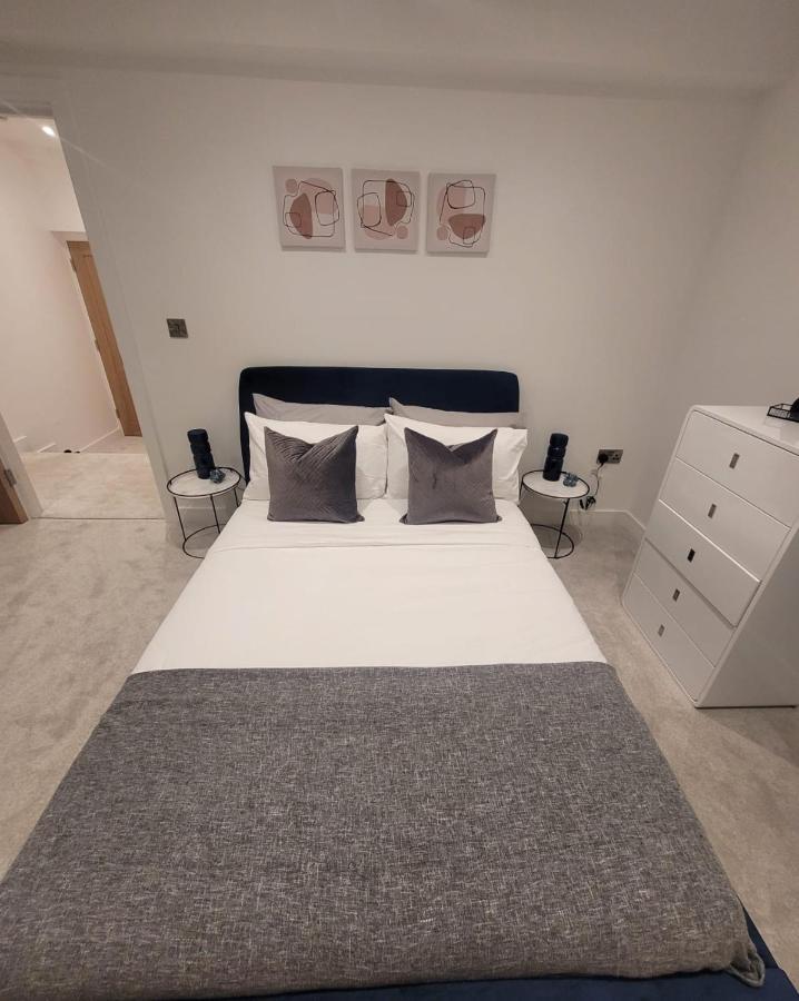Luxury 1 Bed Apartment In The Heart Of Rochester Wainscot Exteriér fotografie
